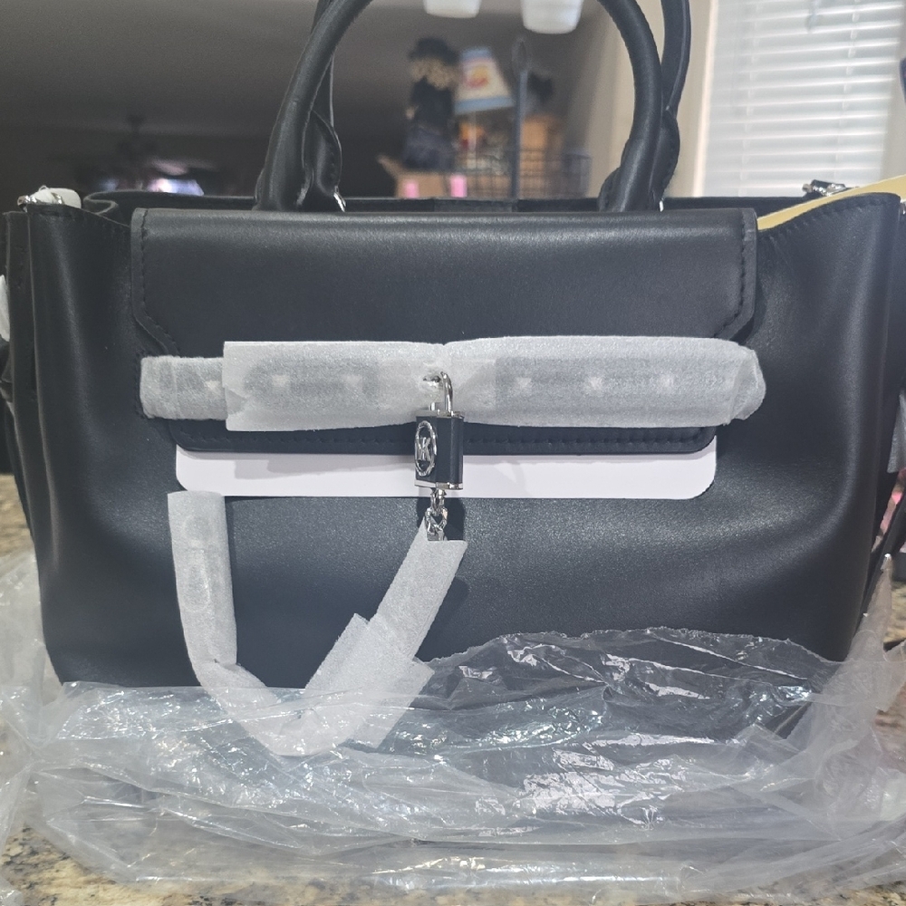 Michael Kors Hamilton Legacy large Satchel/purse with Adjustable Strap